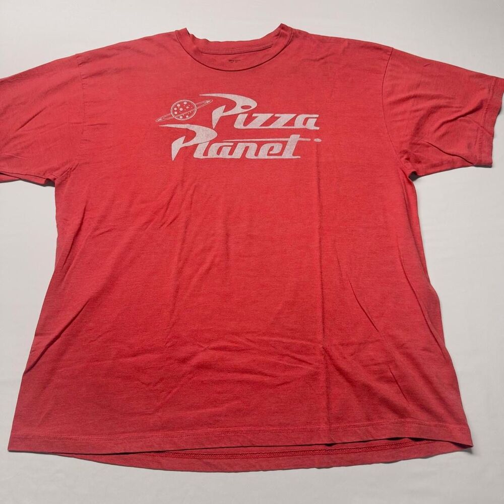 Disney Men's Red and Pink T-shirt